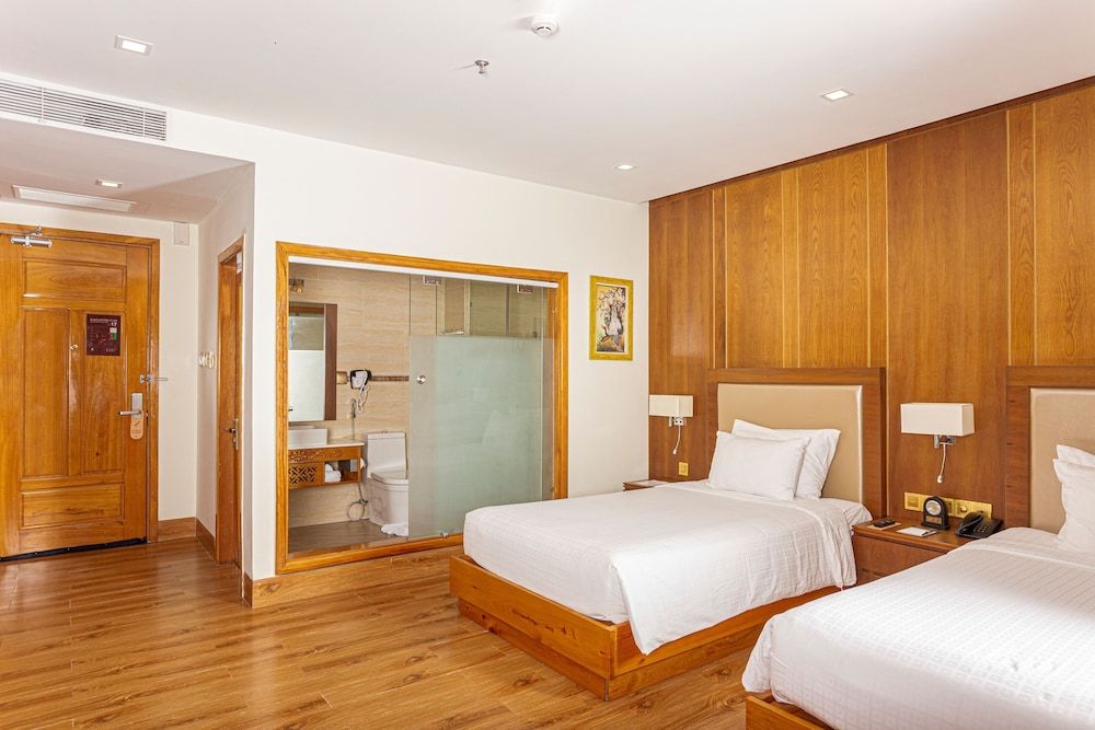 Deluxe Twin with Partial Sea View