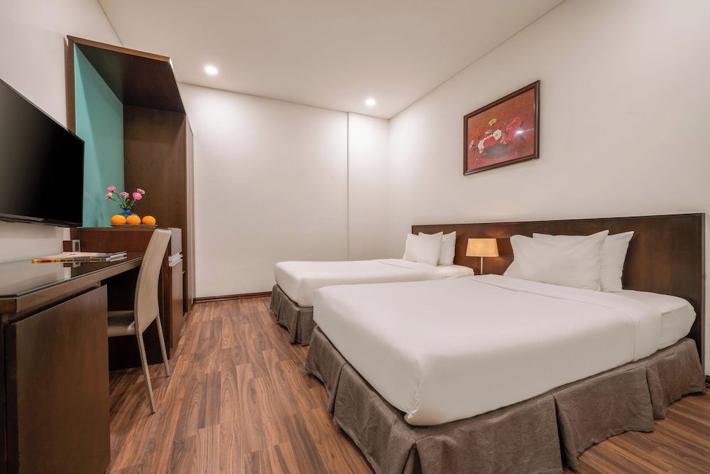 Standard Twin Room, No Windows