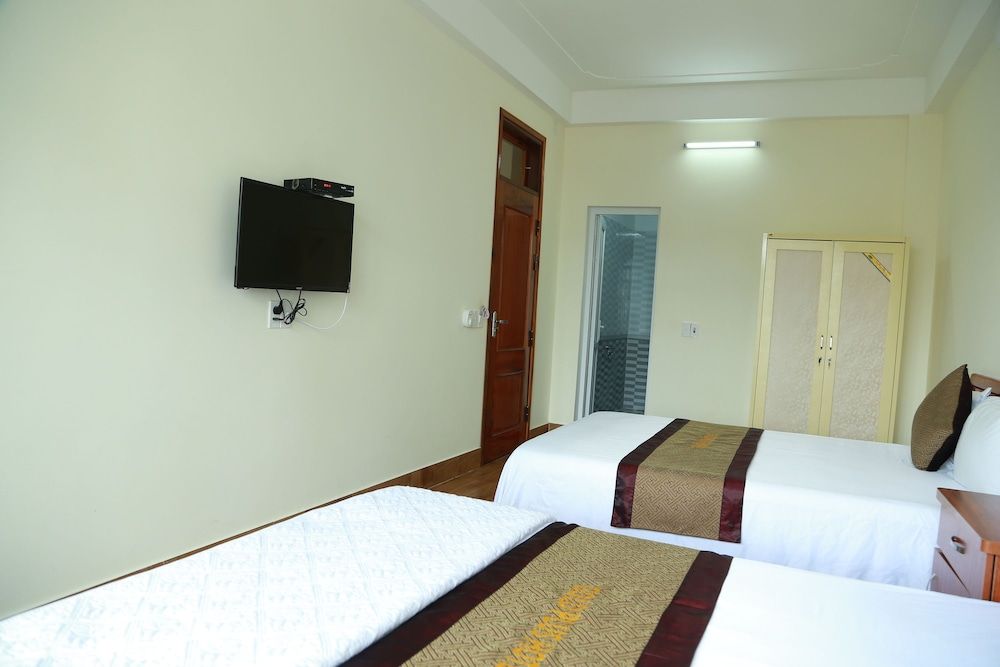 Gold Plus Hotel Standard Double Room, 2 Queen Beds, Mountain View 3