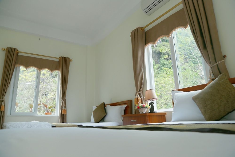 Gold Plus Hotel Standard Quadruple Room, 2 Queen Beds, Mountain View