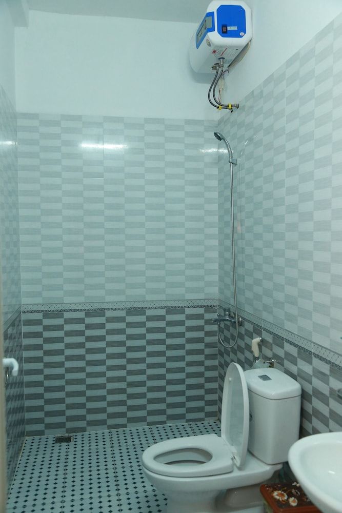 Gold Plus Hotel Standard Triple Room, 2 Queen Beds, Mountain View 6