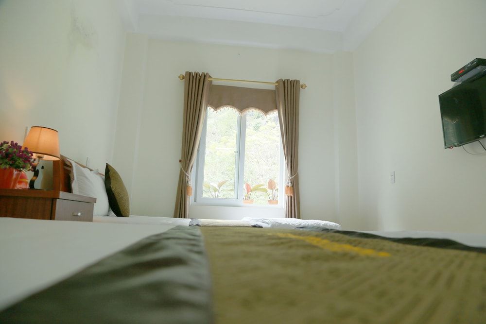 Gold Plus Hotel Standard Quadruple Room, 2 Queen Beds, Mountain View 2