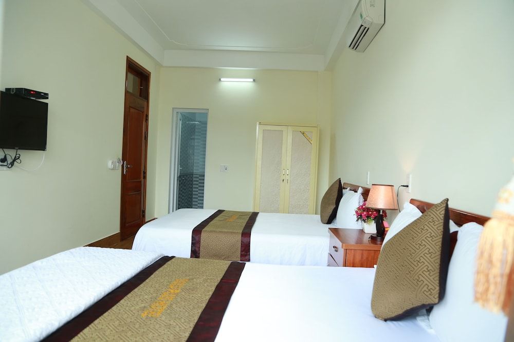 Gold Plus Hotel Standard Triple Room, 2 Queen Beds, Mountain View 2