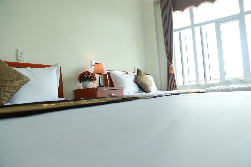 Gold Plus Hotel Standard Double Room, 2 Queen Beds, Mountain View 2