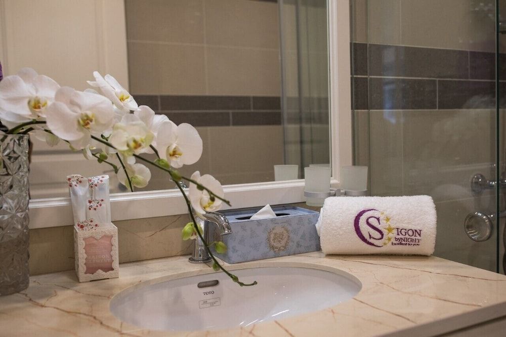 Saigon By Night Luxury Hotel Superior Room Window 10