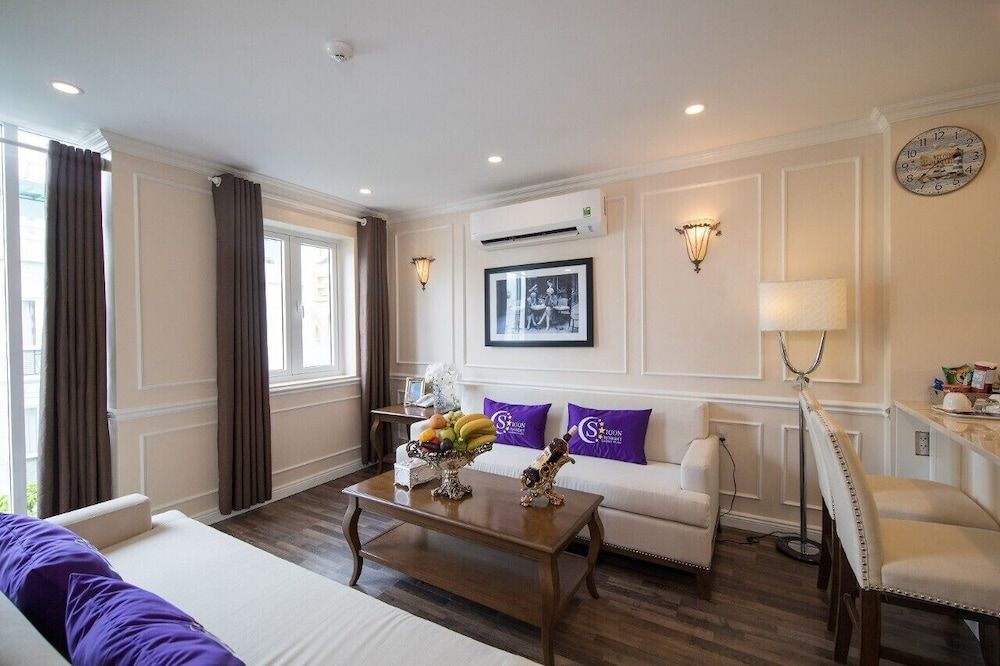 undefined Saigon By Night Luxury Hotel 3