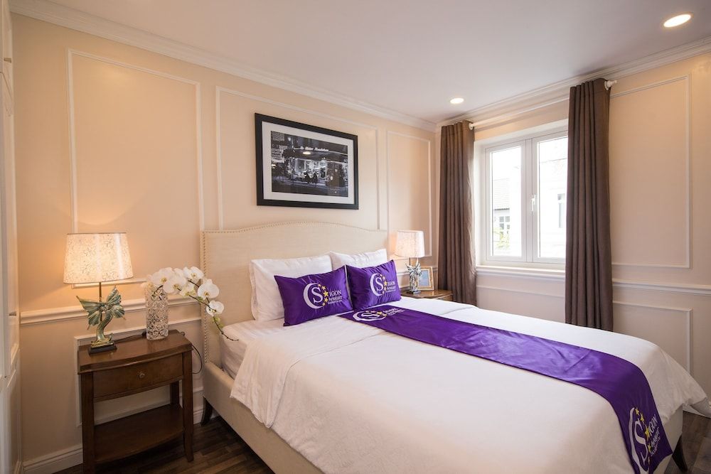 Saigon By Night Luxury Hotel Superior Room Window 6