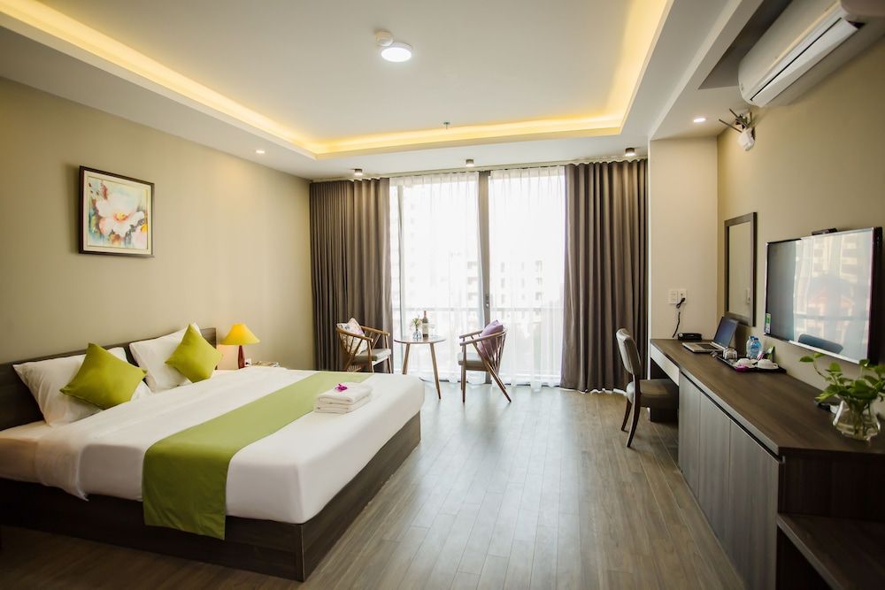 Suite Double Room with Balcony City View