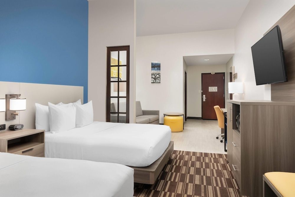 Suite, Non Smoking (Room towards Road, Near elevator)