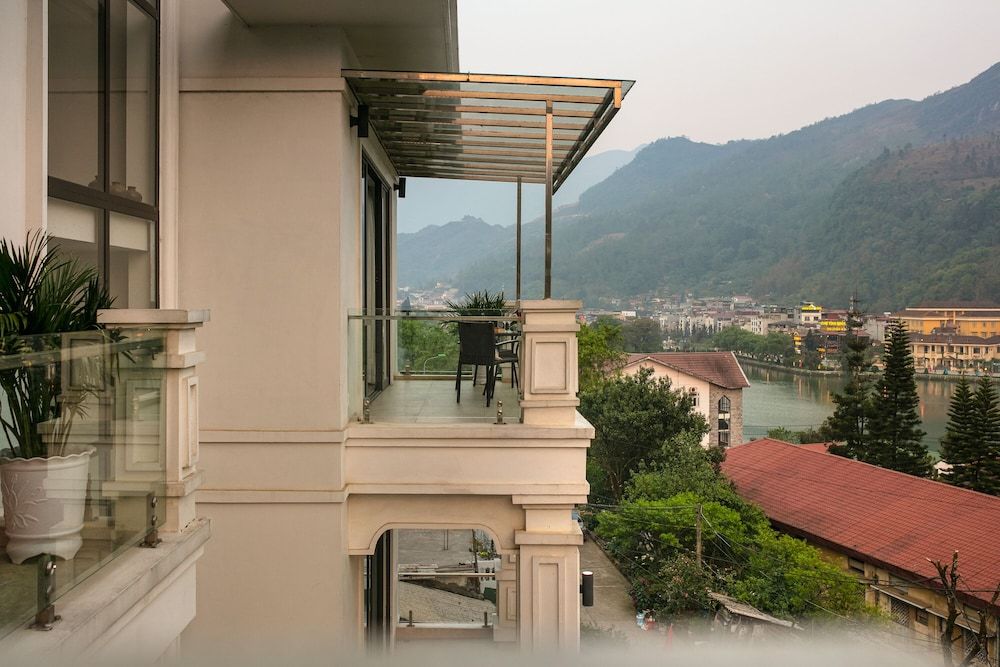 Sapa Mountain Queen House Deluxe Double Room, Balcony 4