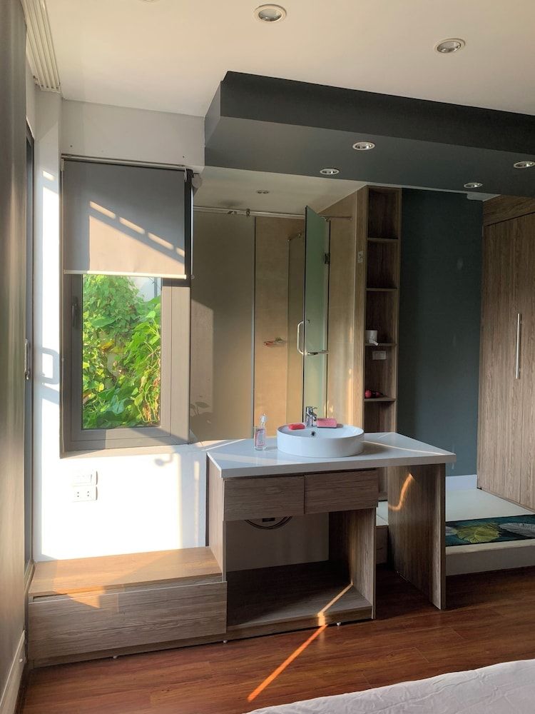 Unique Serviced Apartment Executive Penthouse, 1 Queen Bed, Kitchen, City View 2