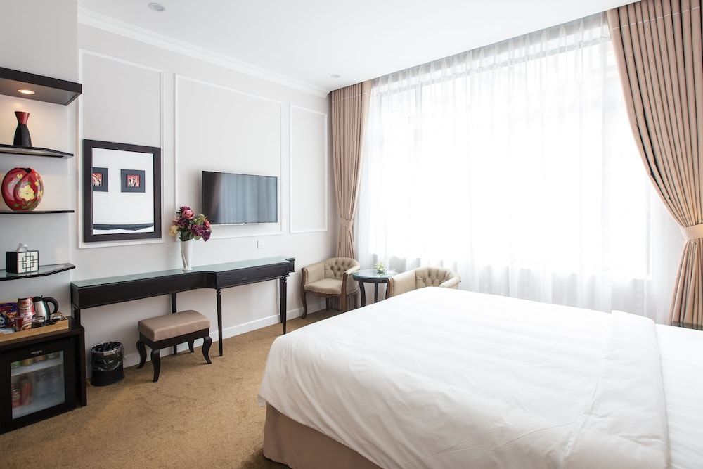 Dinh Elegant Hanoi Hotel Superior Double Room 2