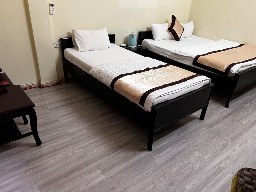 Thu Guest House Standard Twin Room, City View 10