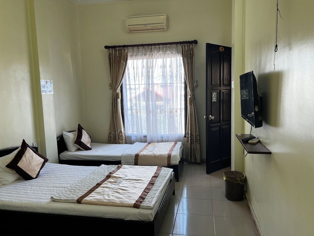 Thu Guest House Standard Twin Room, City View 9