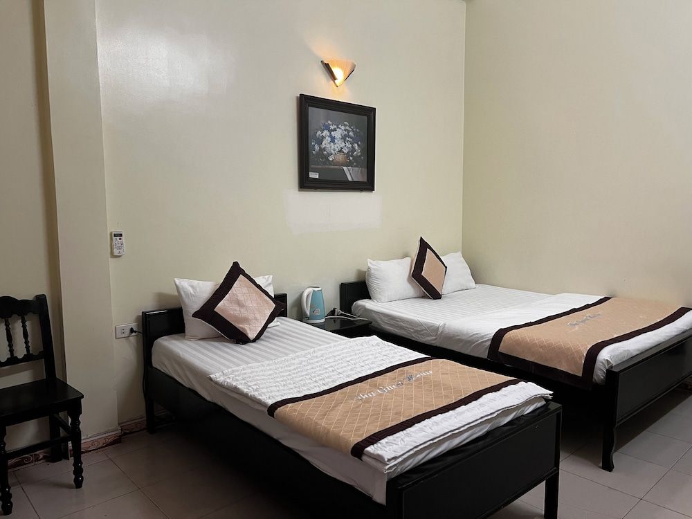 Thu Guest House Standard Twin Room, City View 5