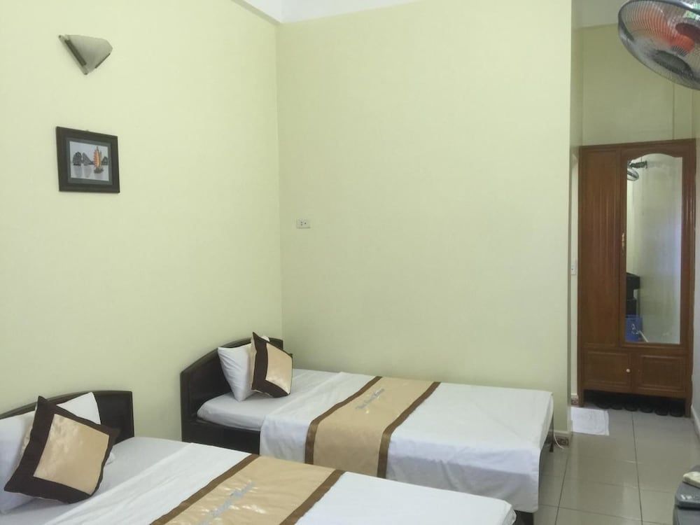 Thu Guest House Standard Twin Room, City View 14