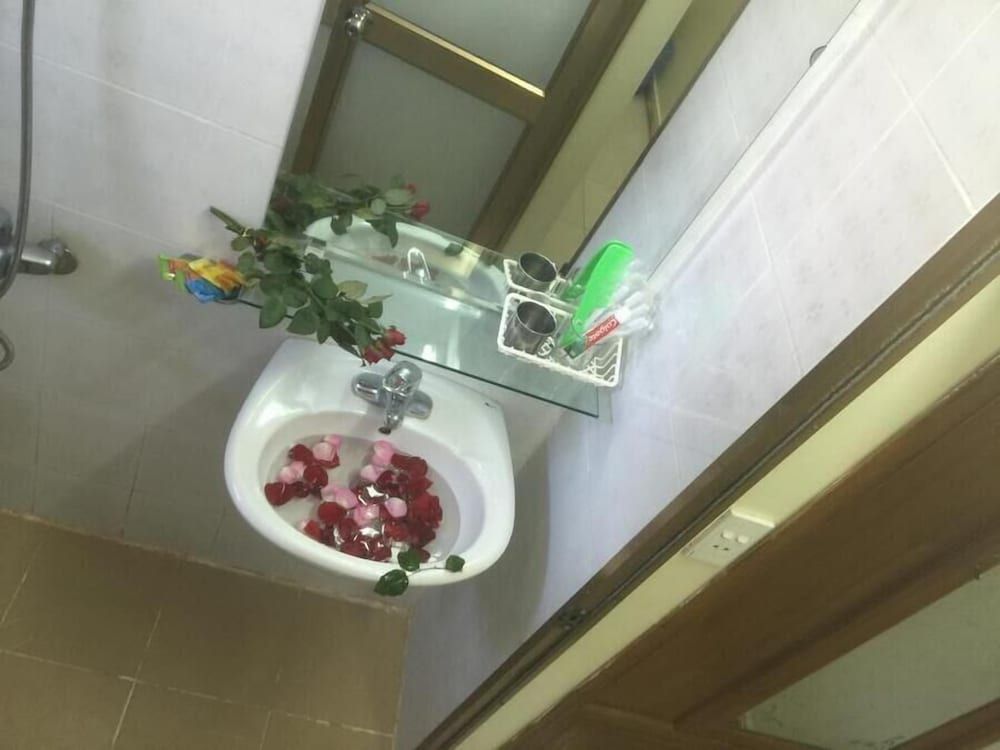 Thu Guest House Standard Twin Room, City View 20