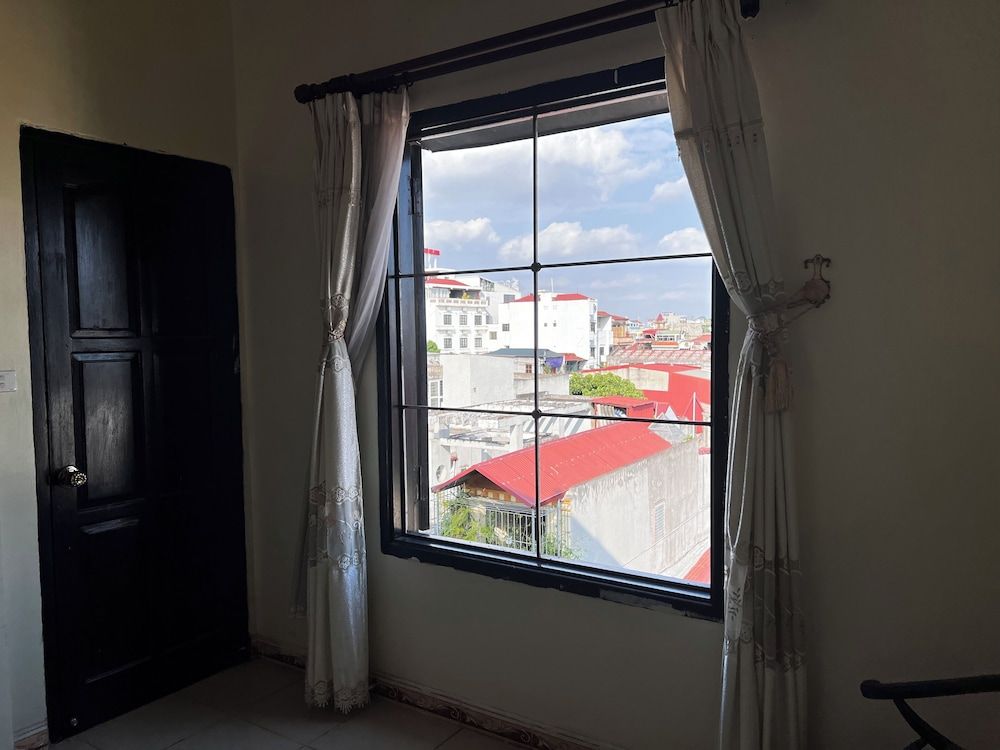 Thu Guest House Standard Twin Room, City View 16