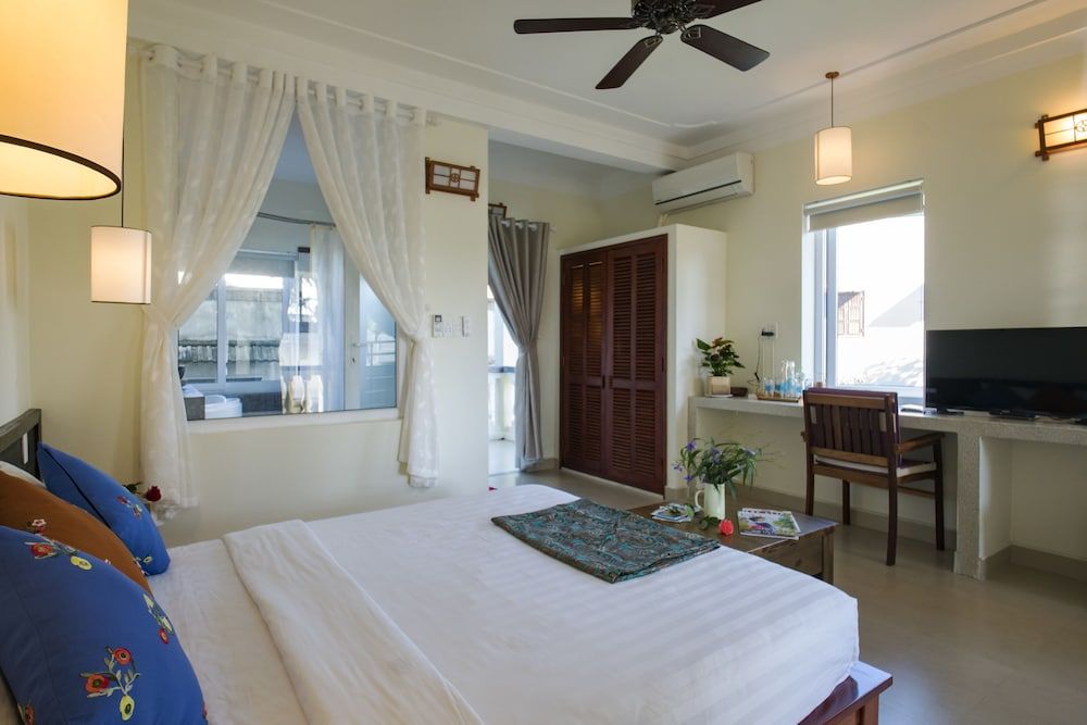 Villa De Van Villa, 3 Bedrooms, Pool View 12