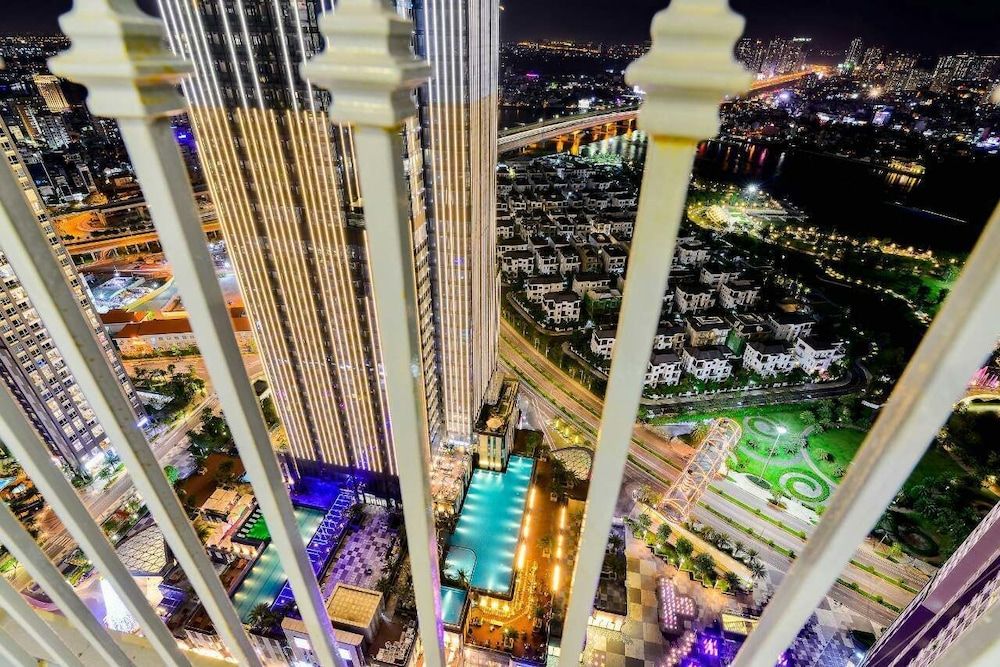 undefined Vinhomes Central Park Saigon 5