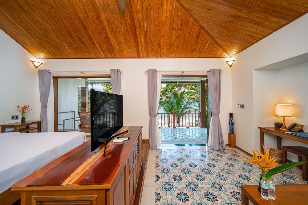 Villa, Beachfront