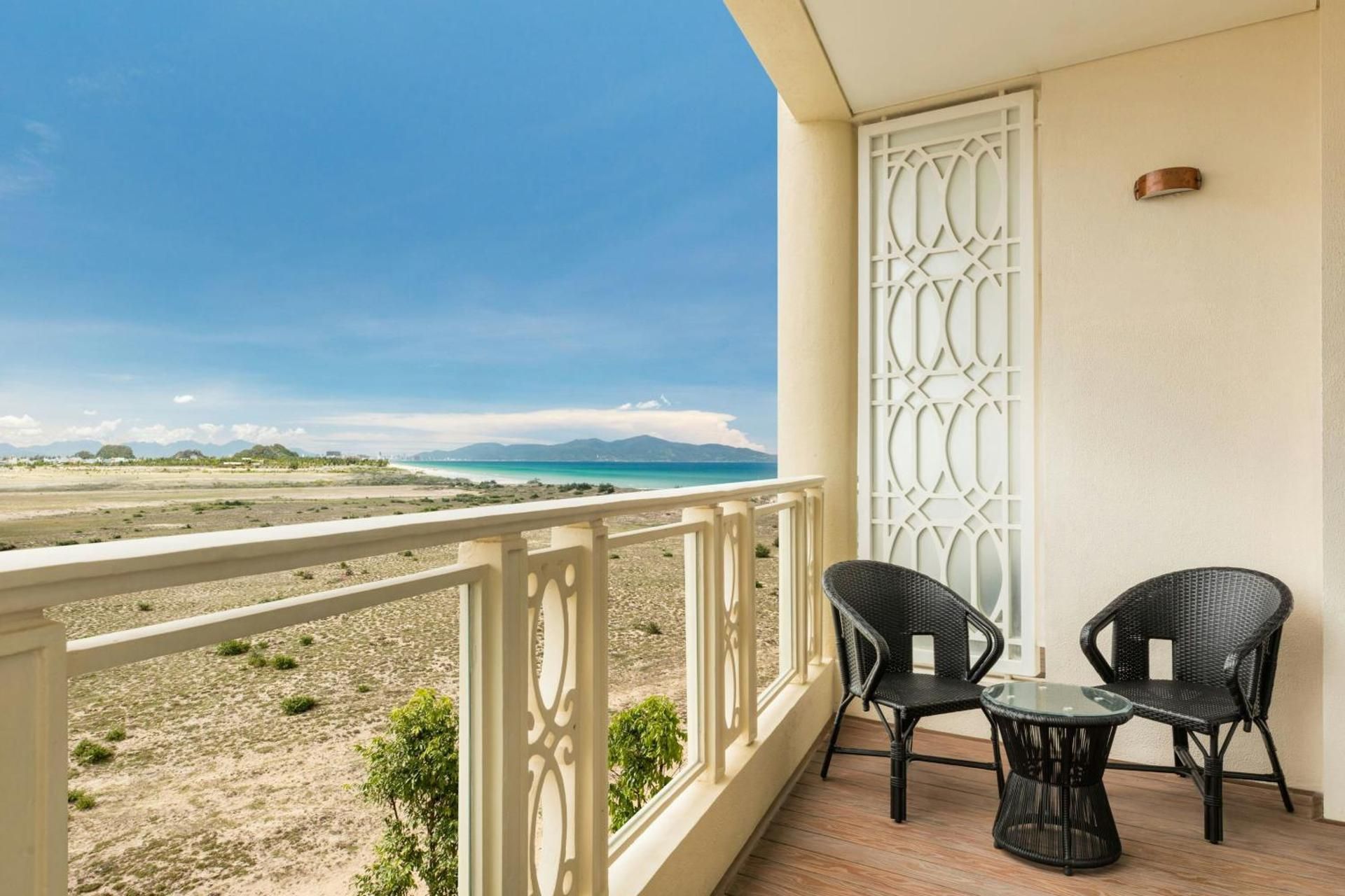 undefined Sheraton Grand Danang Beach Resort & Spa 9