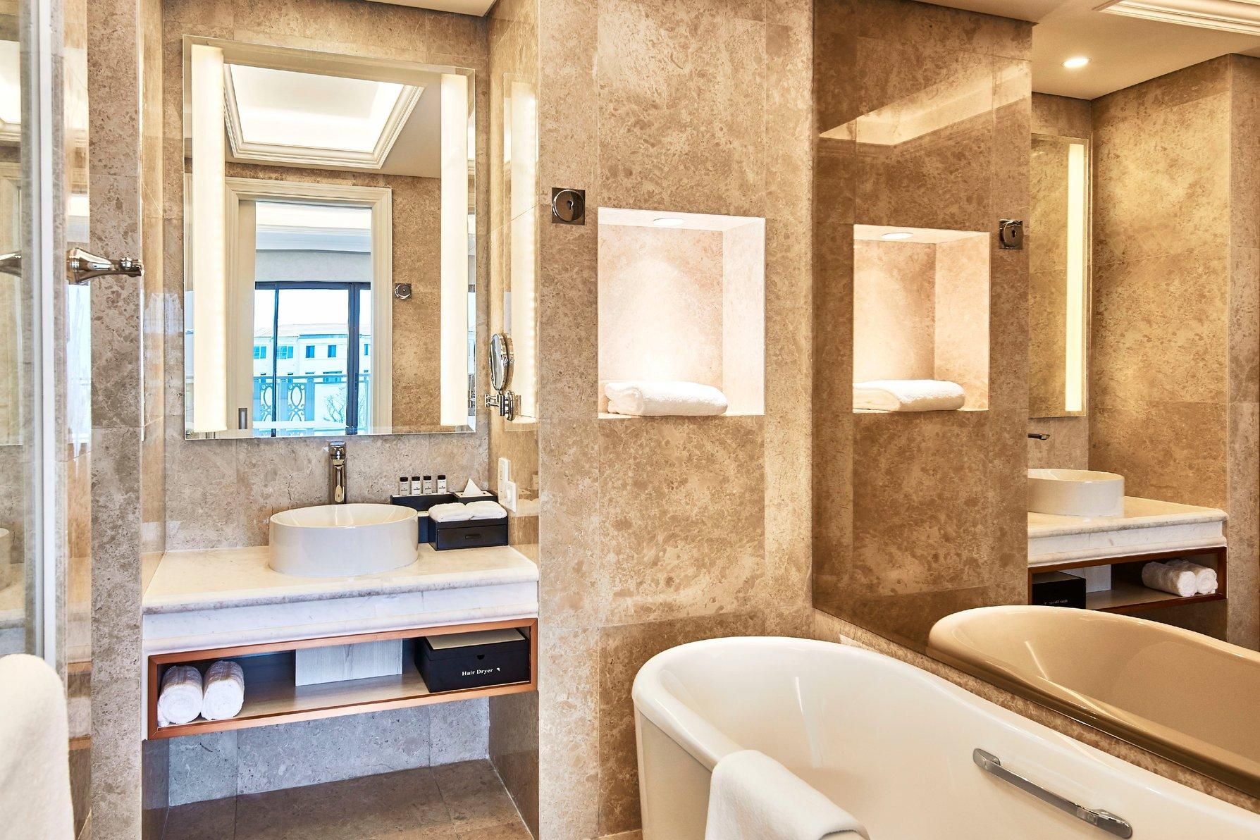 undefined Sheraton Grand Danang Beach Resort & Spa 10