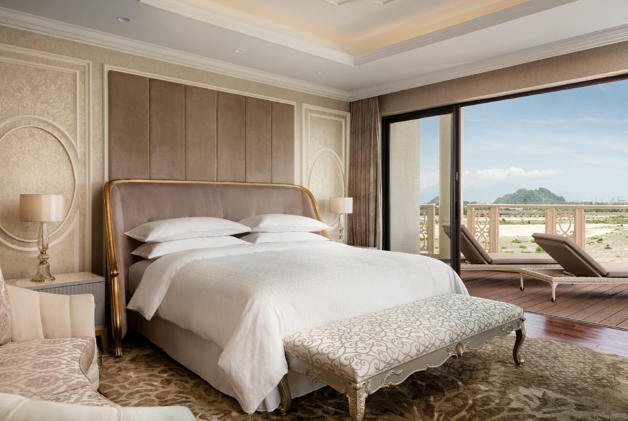 2 Bedroom Suite, Bedroom 1: 1 King, Bedroom 2: 2 Twin, Sea facing view, Corner room, High floor