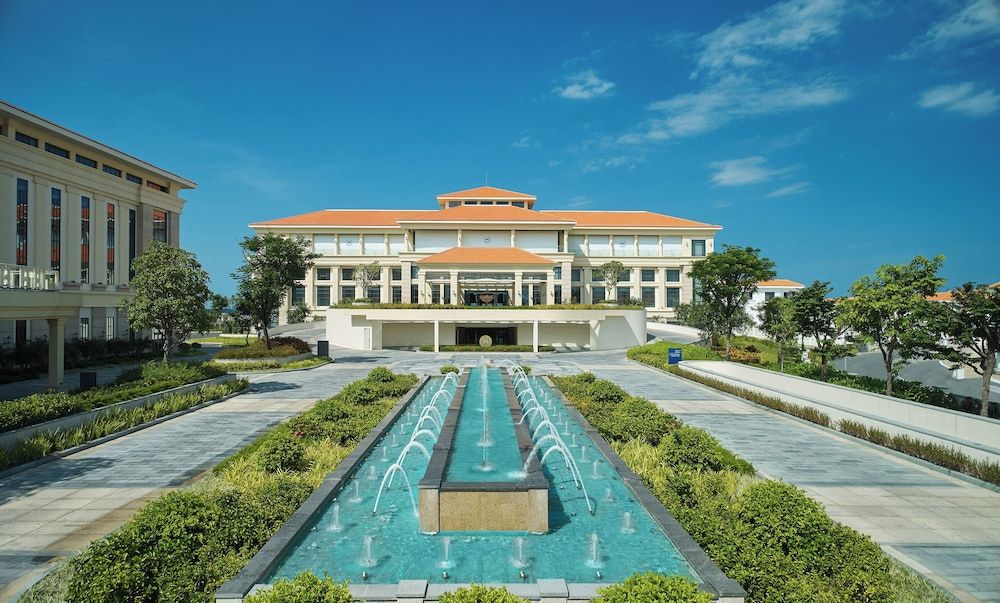 undefined Sheraton Grand Danang Beach Resort & Spa 3