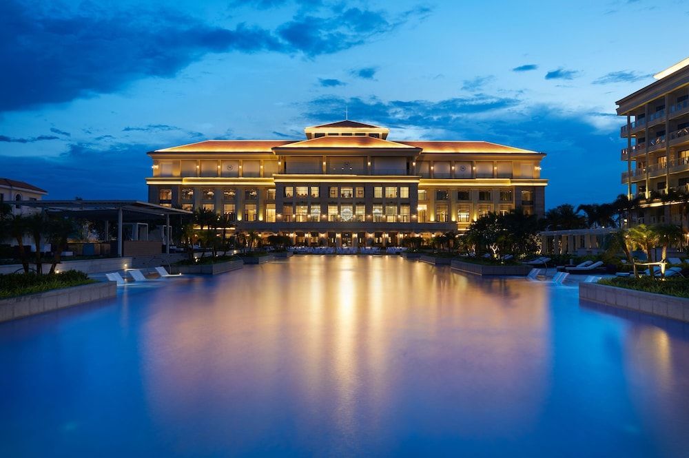 undefined Sheraton Grand Danang Beach Resort & Spa 5