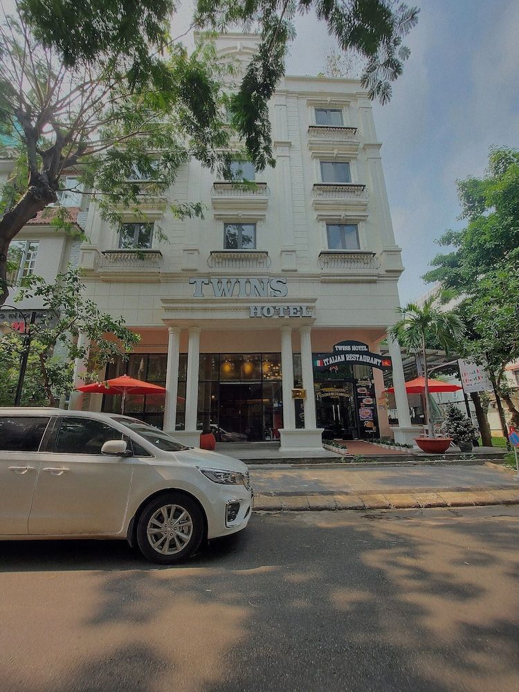 undefined Twins Hotel 4