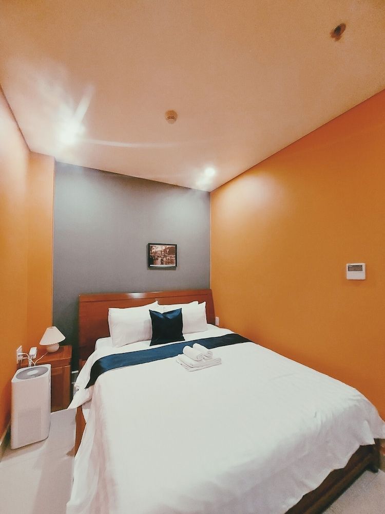 undefined Twins Hotel 2