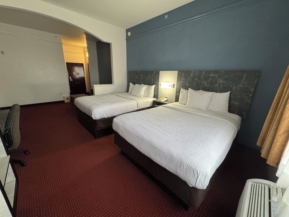 Standard Suite, 2 Queen Beds, Non Smoking, City View