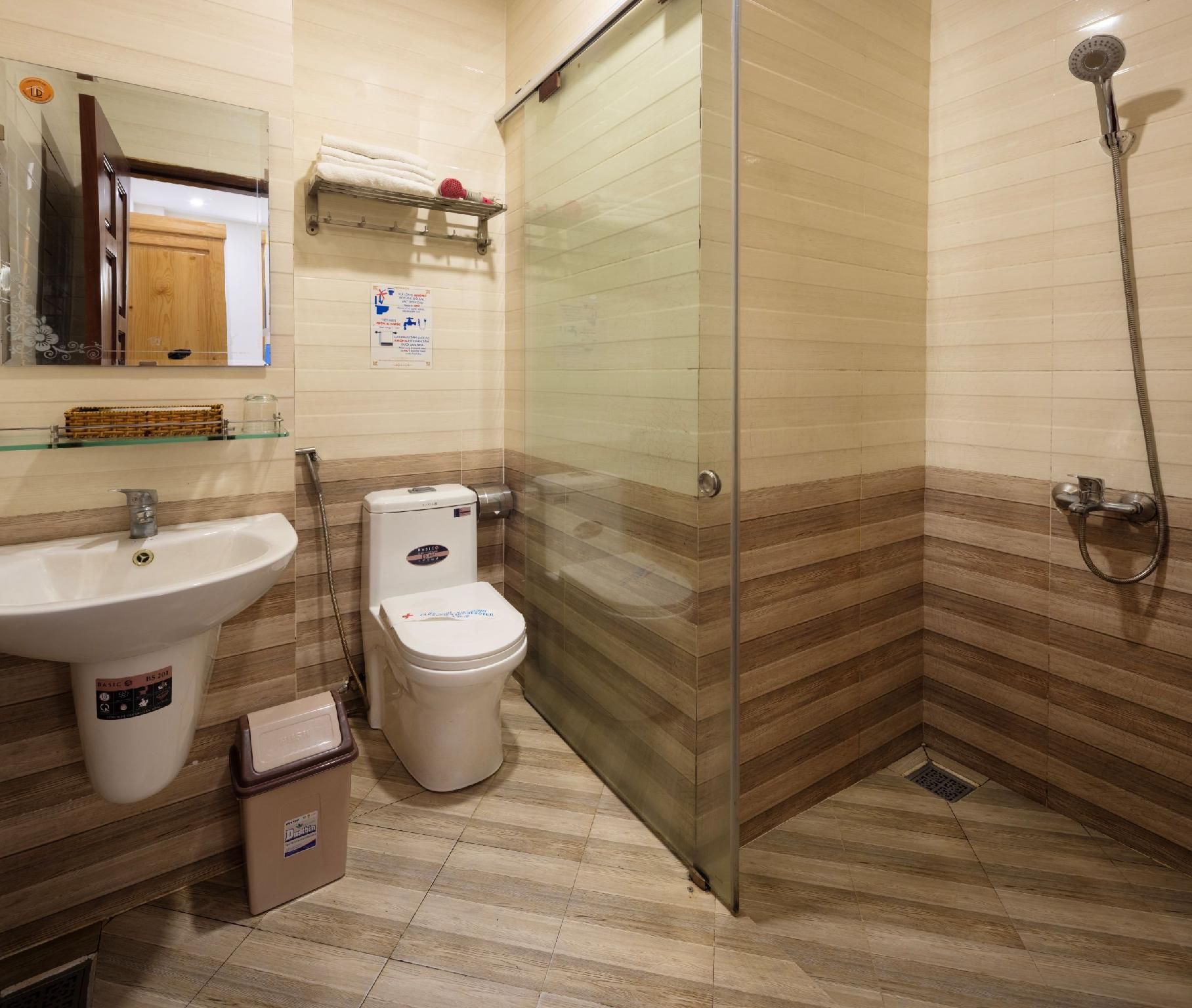 undefined Mai Hoang Hotel 8