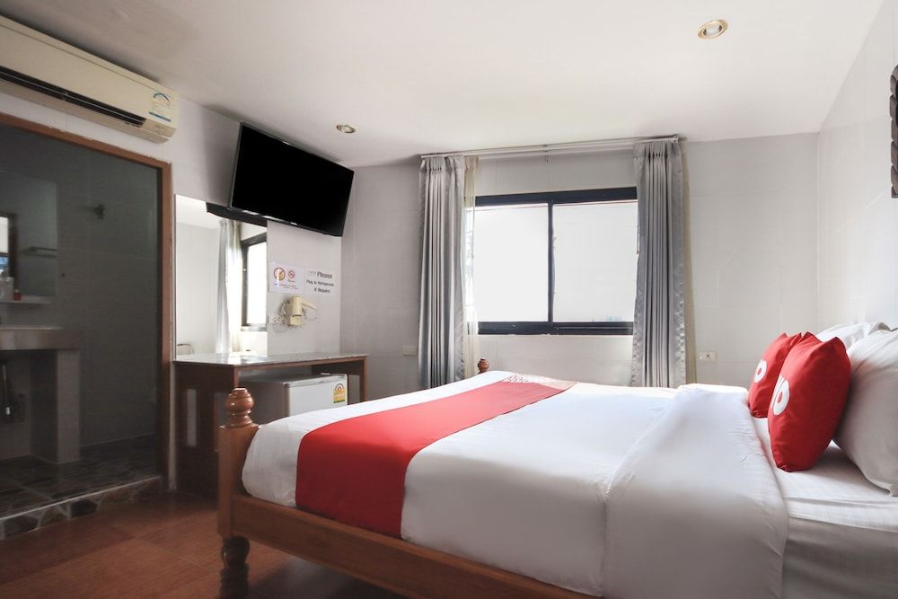 undefined OYO 861 Patong Dynasty Hotel 10