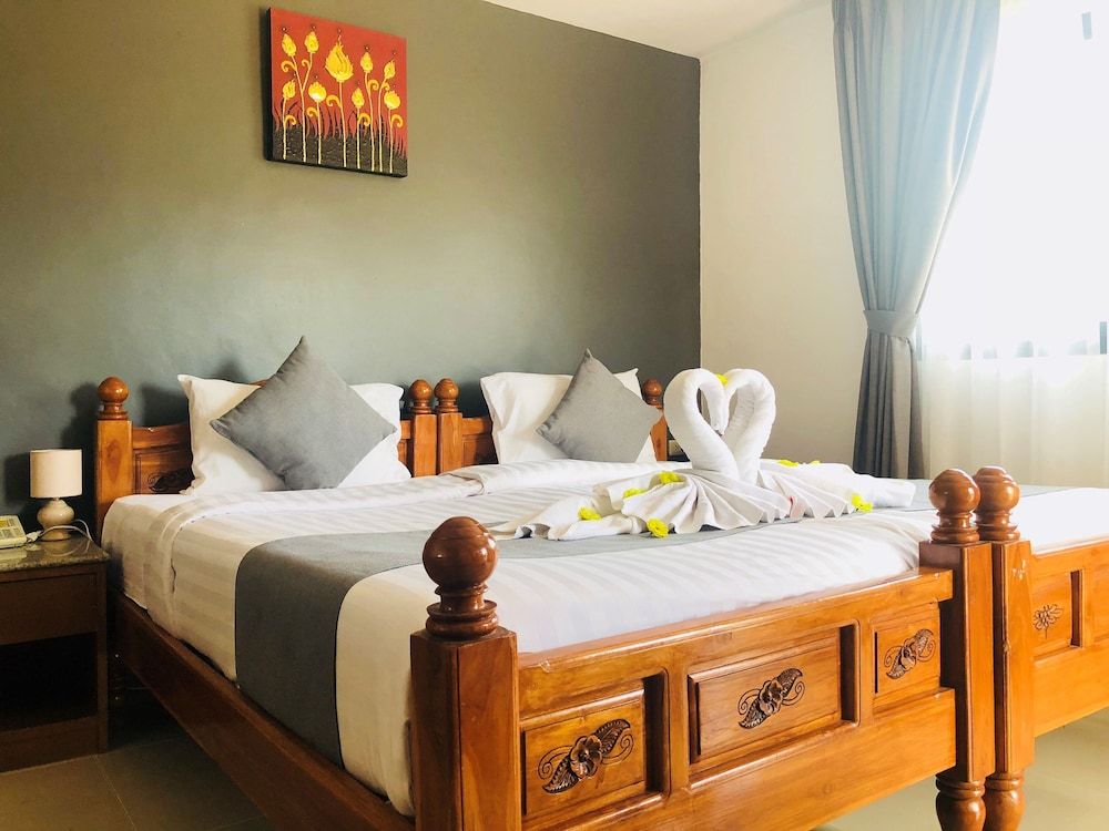 undefined OYO 861 Patong Dynasty Hotel 2