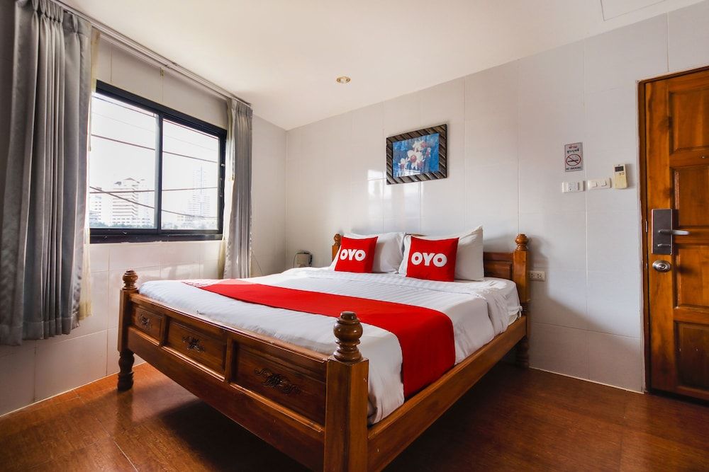 undefined OYO 861 Patong Dynasty Hotel 4