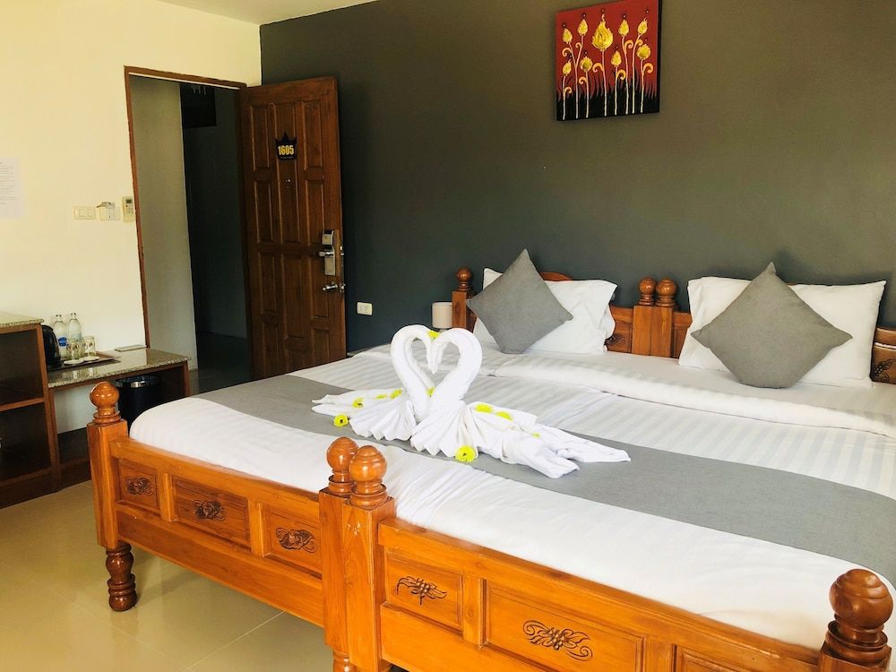 undefined OYO 861 Patong Dynasty Hotel 9