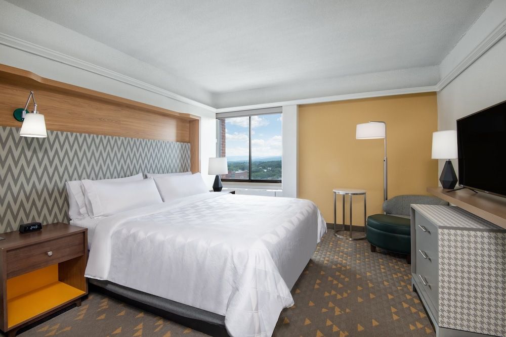 Suite, 1 King Bed, Mobility Accessible (Roll-In Shower)