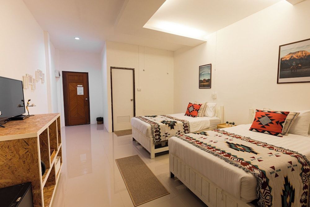 60s Town Twin Room 2