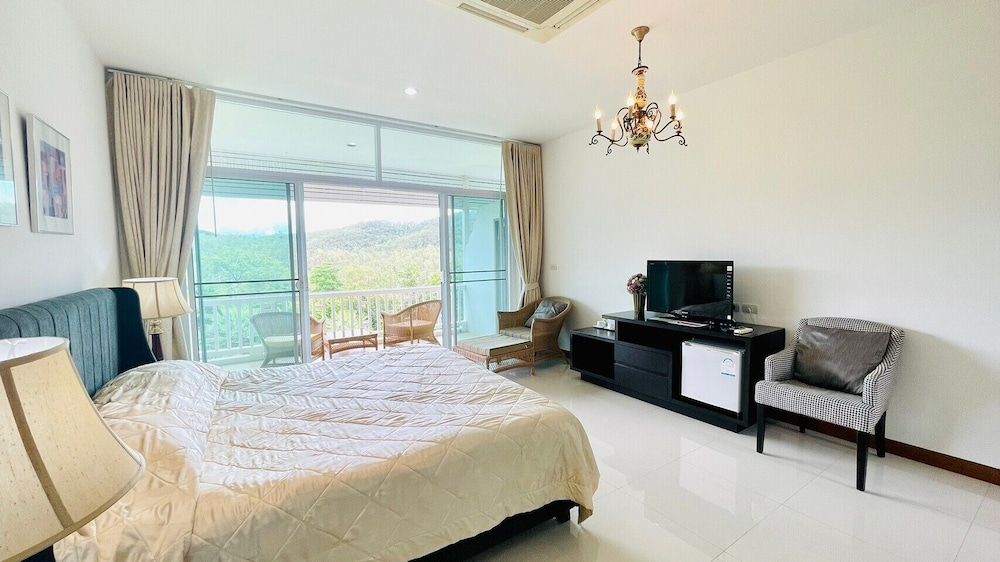 Baan Ing Khao Standard Room with Mountain View 11