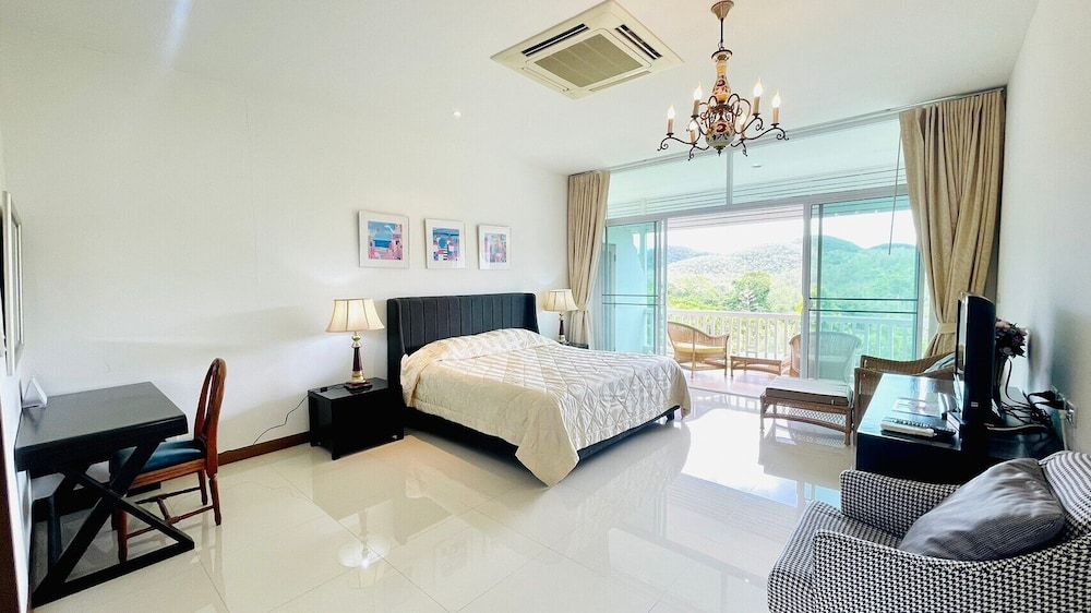 Baan Ing Khao Standard Room with Mountain View 10