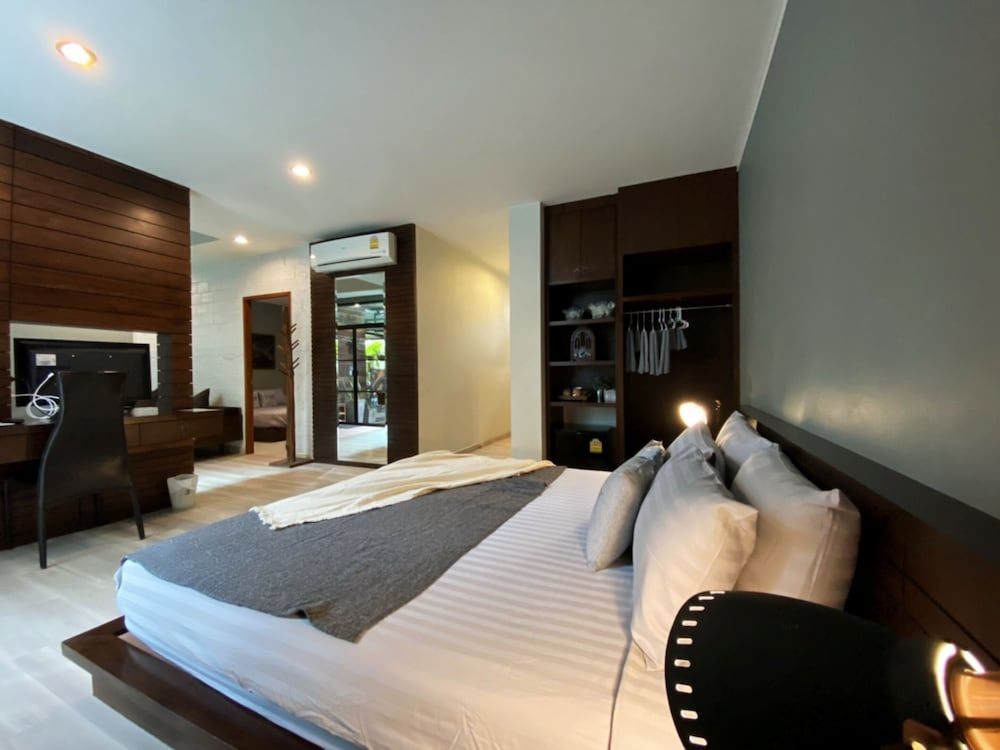 Connecting Room
