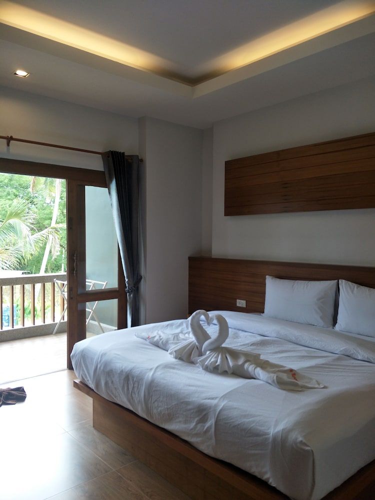 Lanta Infinity Resort Superior Room 3