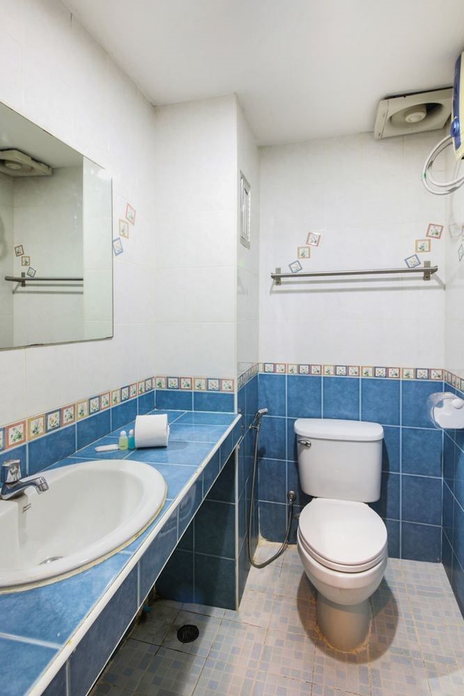 Roar Inn Patong Standard Double Room 6