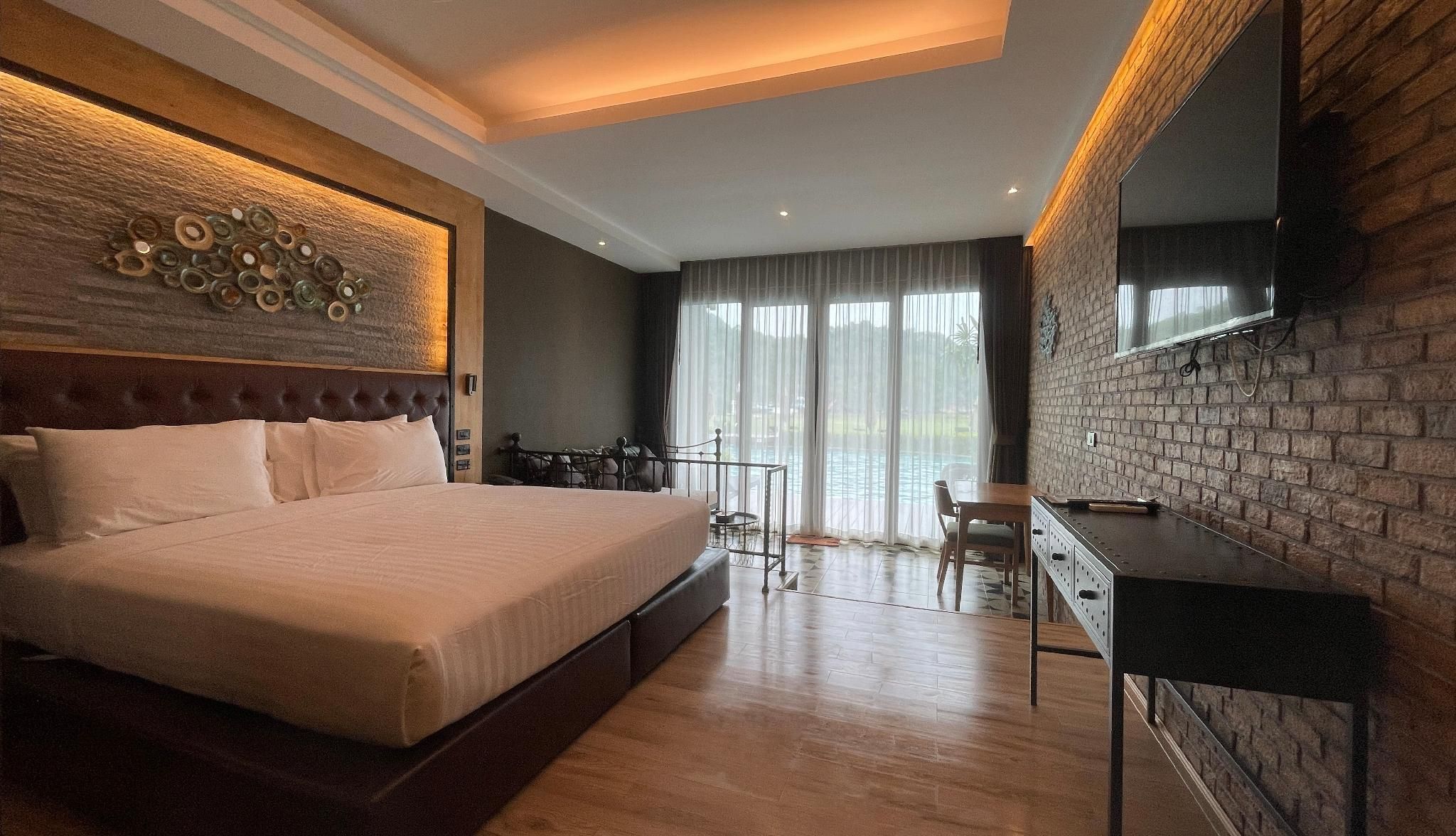 La Isla Pranburi Beach Resort Deluxe Pool Access Room 2