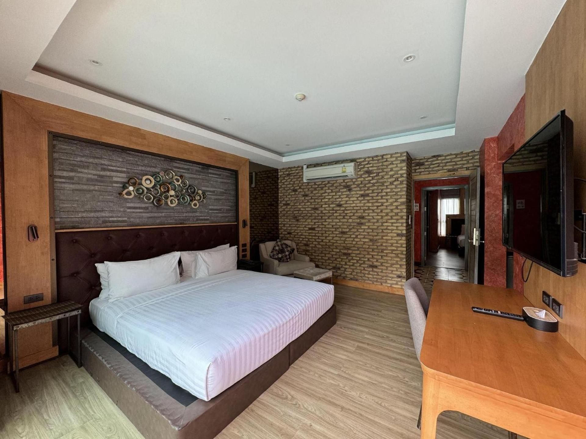 Three Bedroom Suite Pool Access