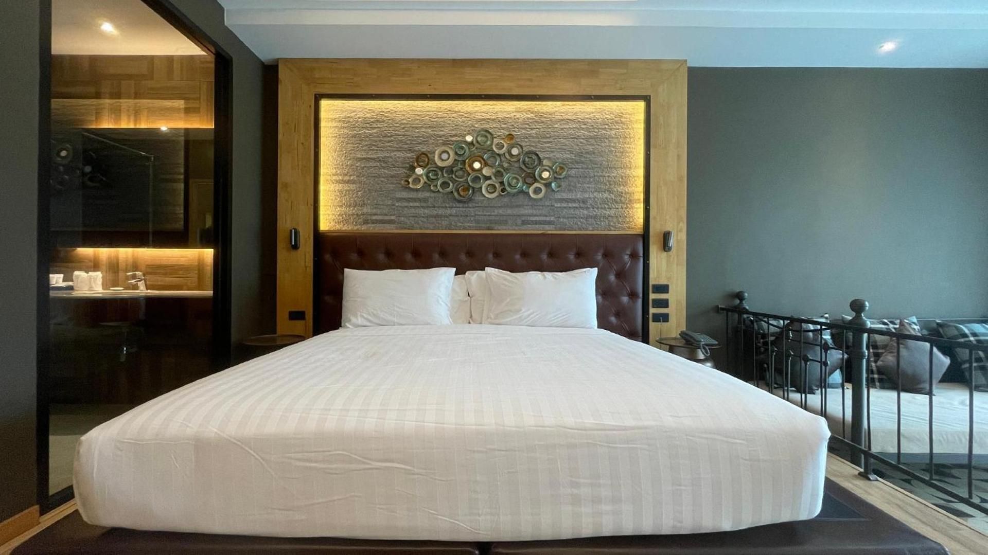 Deluxe Pool Access Room
