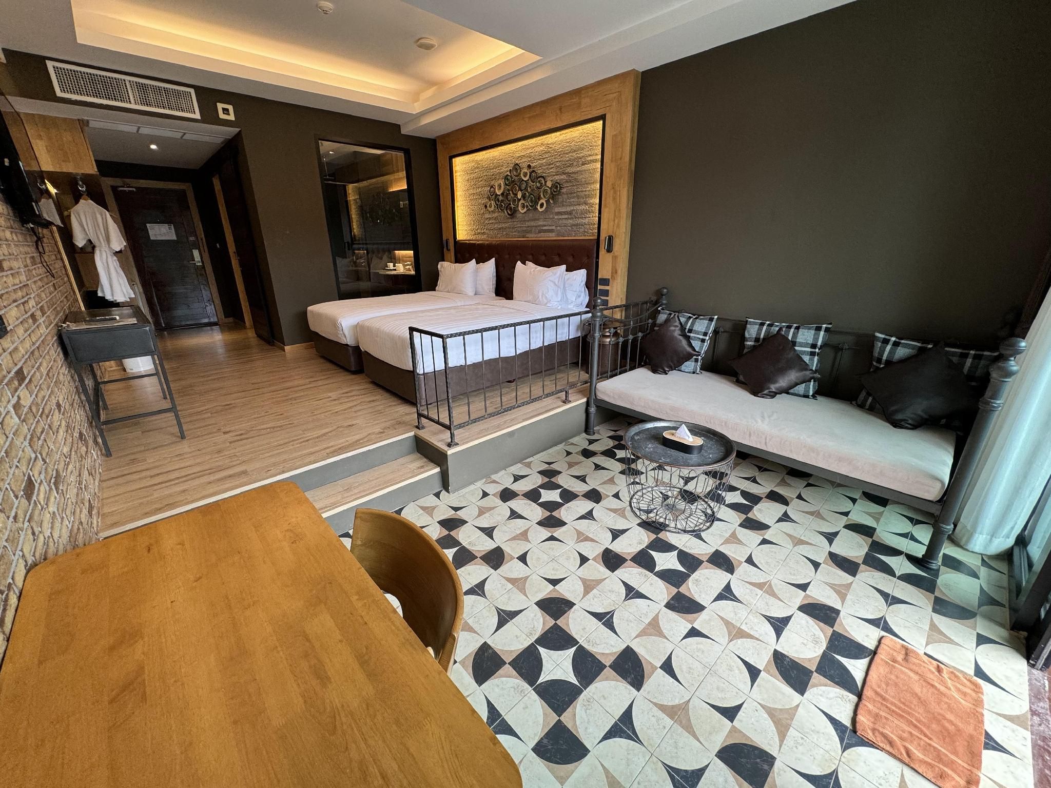 Deluxe Poolside View Room with Balcony