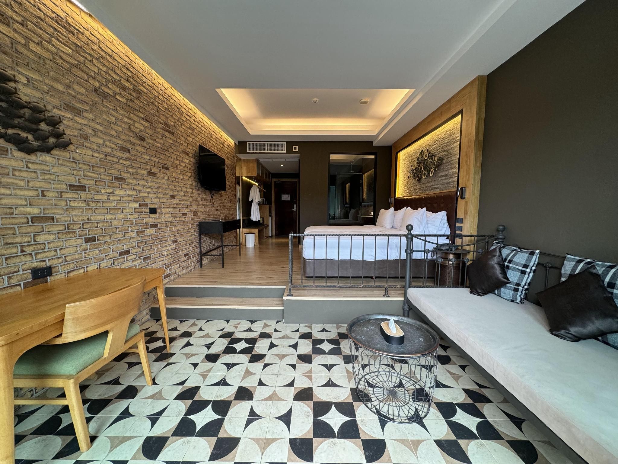 Deluxe Poolside View Room with Balcony